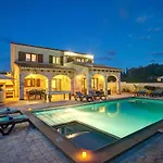 Mares 4 Bedroom Villa, Cala'N Forcat