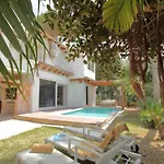 Tropical Garden, Villa With Pool Near The Beach