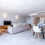 M4R 1 Villa Laura Front Line Beach House