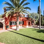 Large 4 Bed Villa With Own Garden, Pool & Hot Tub