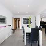 Yourhouse Es Cardinal