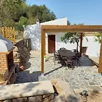 Casa Rural Can Rotes Con Jardin Y Barbacoa