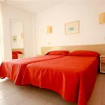 El Lago Apartments