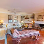 Townhouse With Pool And Mountain Views, Just 5 Min