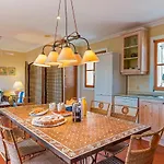 Townhouse With Pool And Mountain Views, Just 5 Min