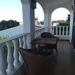 Confortable Chalet Individual Con Piscina Y Jardin