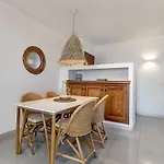La Gola Apartment, First-Line Beachfront, Newly Refurbished