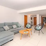 Vora Mar Beachfront Apartment By Sealand Villas