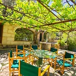 Beautiful Mediterranean Villa With A/C, Wifi