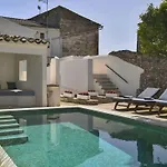 Cosy Holiday Home With Swimming Pool
