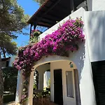 Apartment With Garden And Swimming And Beach