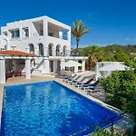 Villa Near San Antonio Sleeps 11