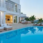 Lavish Villa With Infinity Pool And Views
