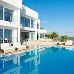 Lavish Villa With Infinity Pool And Views