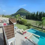 Owl Booking Villa Tereu - Luxury Retreat With Mountain Views