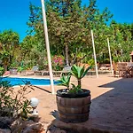 Exclusive Villa In Porroig