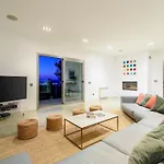 Modern Holiday Home With Sunset Views