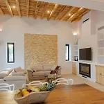 Charming Villa In The Heart Of San Rafael