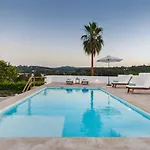 Charming Villa In The Heart Of San Rafael