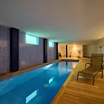Binife - Villa Rodeada De Naturaleza Y Con Piscina