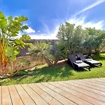 Ferienvilla, Mit Pool, Grosser Terrasse Und Atemberaubenden Meerblick U Bergblick