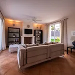Ferienvilla, Mit Pool, Grosser Terrasse Und Atemberaubenden Meerblick U Bergblick