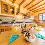 Charming Villa For 8 Guests