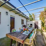 Spacious Country House With Garden