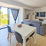 Apartamento Con Aire Acondicionado Y Gran Piscina