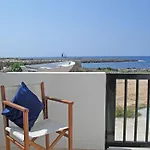 Charming Fisherman'S House In Front Of The Sea
