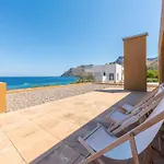 Modern Holiday Home With Pool