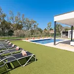 Beach Villa Cosins 1 Mel By Sealand Villas
