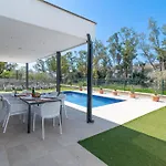 Beach Villa Cosins 1 Mel By Sealand Villas