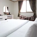 Hawaii Hotel