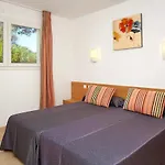 Ona