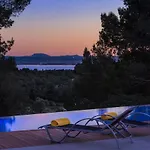 Brand New Luxury Villa Infinity Pool & Views